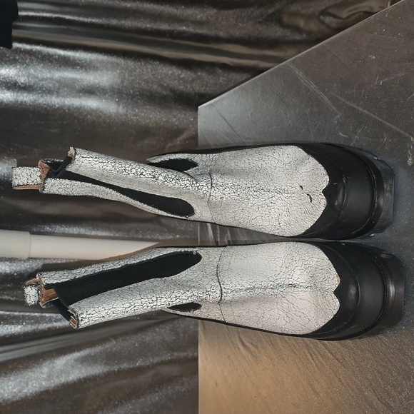 Hunter Boots Sweatshirt free w/purchase - Picture 3 of 14